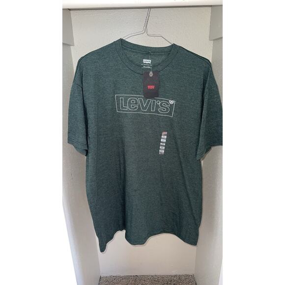This is a Levi's men's graphic crewneck t-shirt in a green triblend - Picture 1 of 5